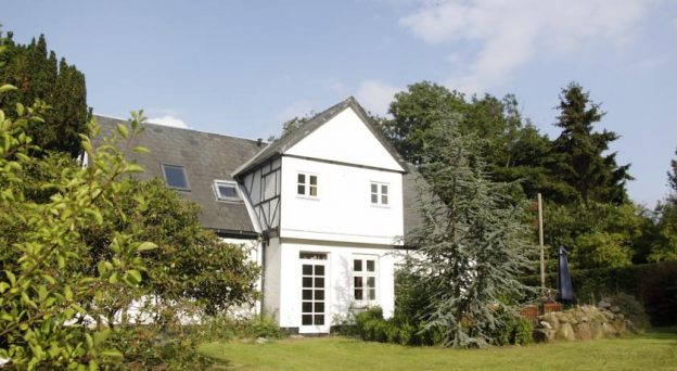 B&B Bed and Breakfast Jelling Skovlyst Bed and Breakfast Skovgade 8 7300 Midtjylland
